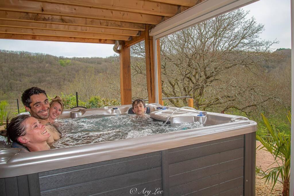 Вилла Gite Du Mont Plaisir Chouvigny Экстерьер фото
