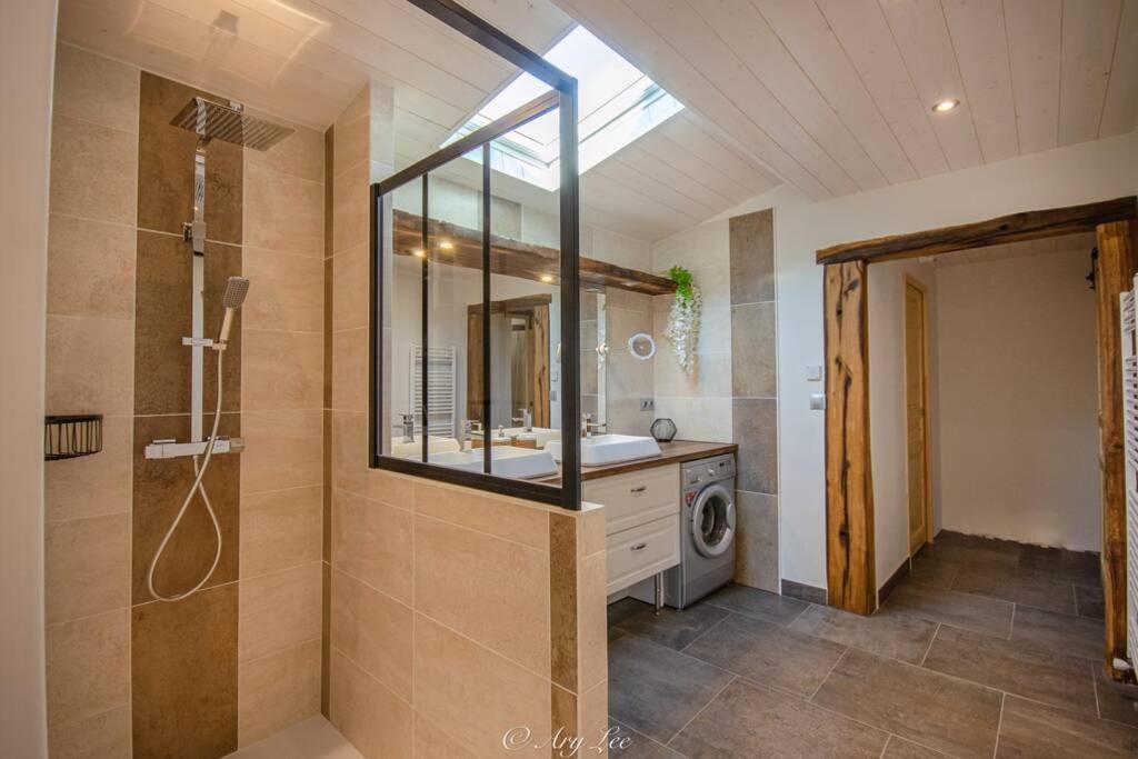 Вилла Gite Du Mont Plaisir Chouvigny Экстерьер фото